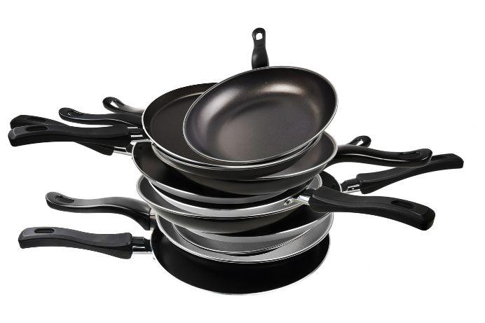 comparison of stainless steel and hard anodized cookware